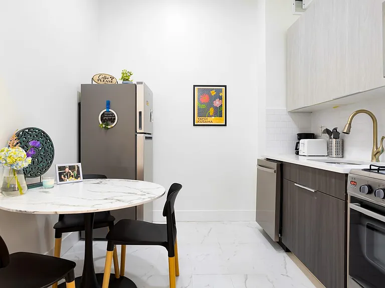 111 E 38th St #2 — Photo 5
