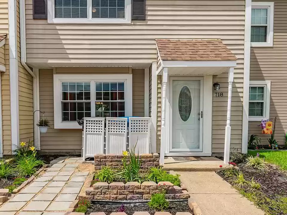 Front yard Spring/Summer