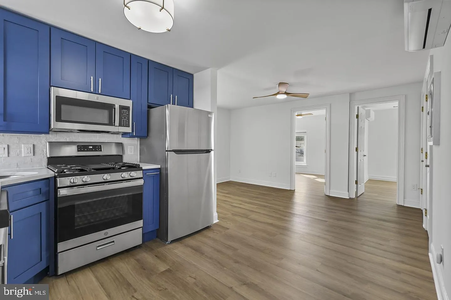 1 bed, 1.0 bath, 550 sqft, $1,700 — Photo 2