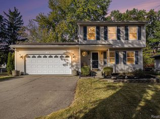 980 Sherry Dr, Lake Orion, MI 48362