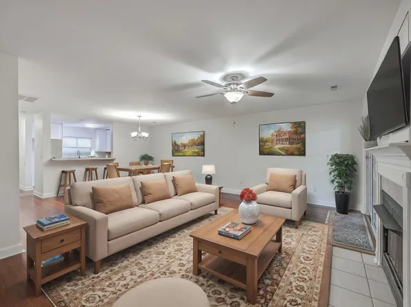 409 Sandlewood Dr, Summerville, SC 29483
