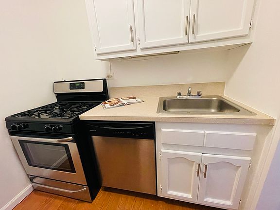 3rd image of 301 E 79th St APT 12R