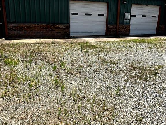 3rd image of 520 Commercial Blvd