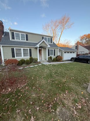 26 Skyline Lake Dr, Ringwood, NJ 07456