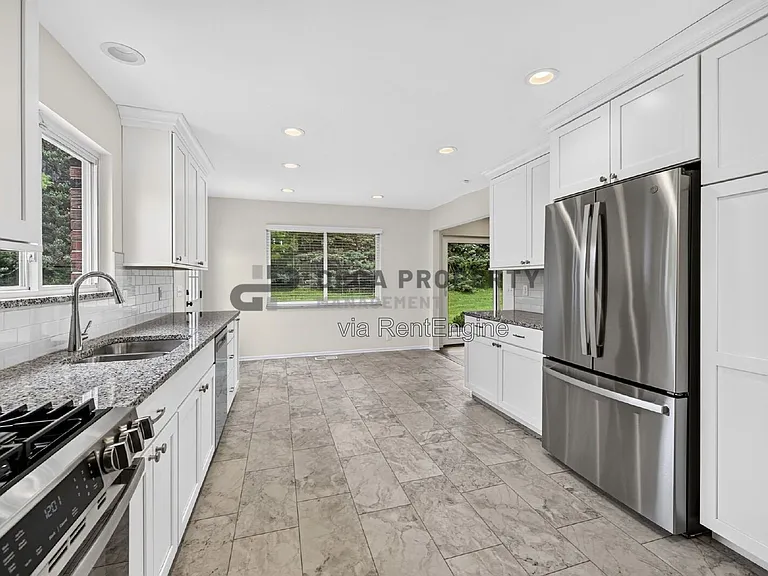 10327 Dorenshire Ct — Photo 14