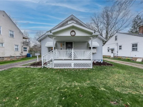 4270 W 223rd St, Fairview Park, OH 44126