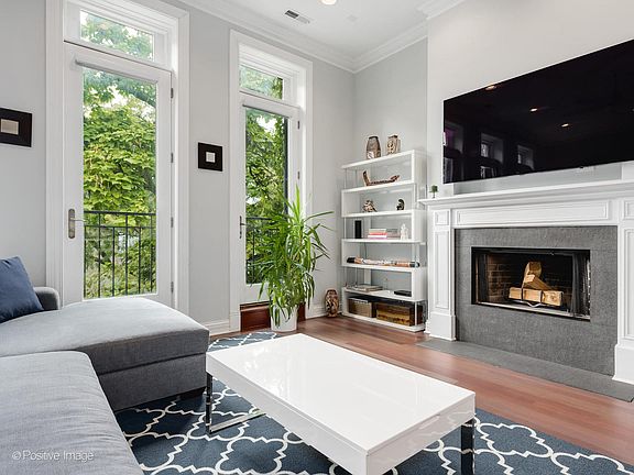 3rd image of 2727 N Wilton Ave APT 4