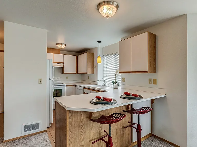 730 SE 8th Ave #D101 — Photo 2