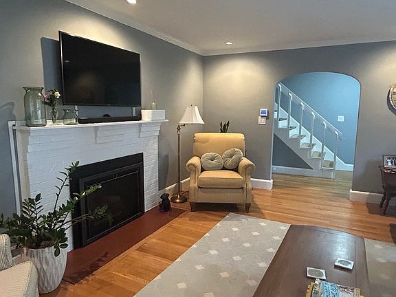 3rd image of 11 Hallron Rd #11
