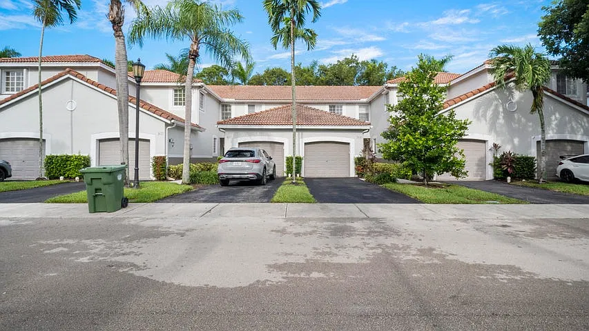 2 bed, 1131 sqft, $2,700 — Photo 4