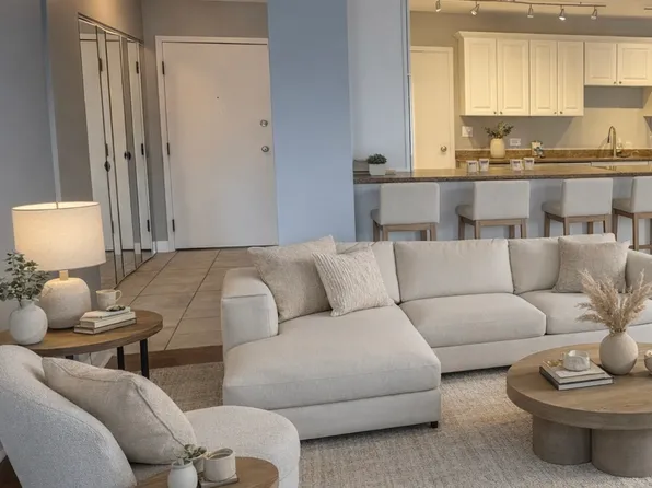 2211 S Stewart Ave APT 2B, Lombard, IL 60148