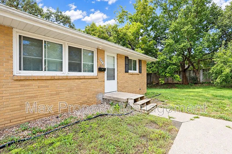 2 bed, 1.0 bath, 770 sqft, $995 — Photo 3