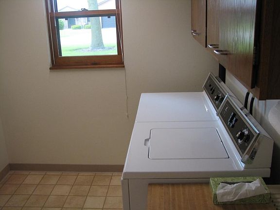 5th image of 350 22nd St SE APT 200
