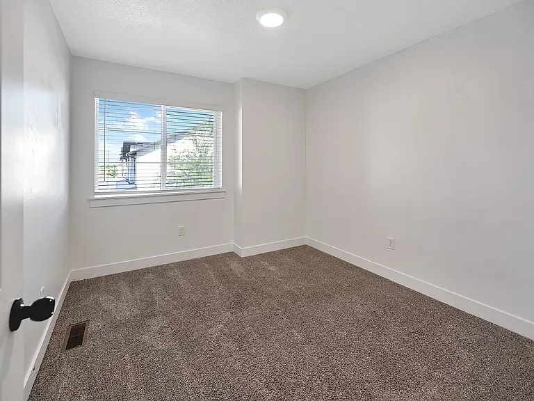 10 S 410 W — Photo 23