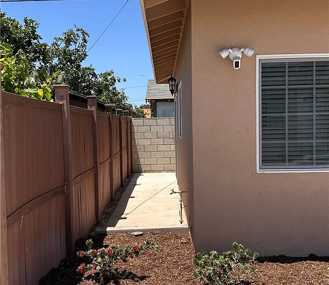 3829 Esmeralda Ave — Photo 11