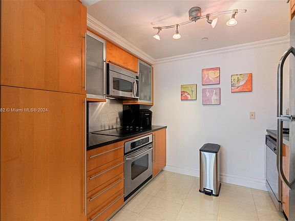 4th image of 6365 Collins Ave APT 911