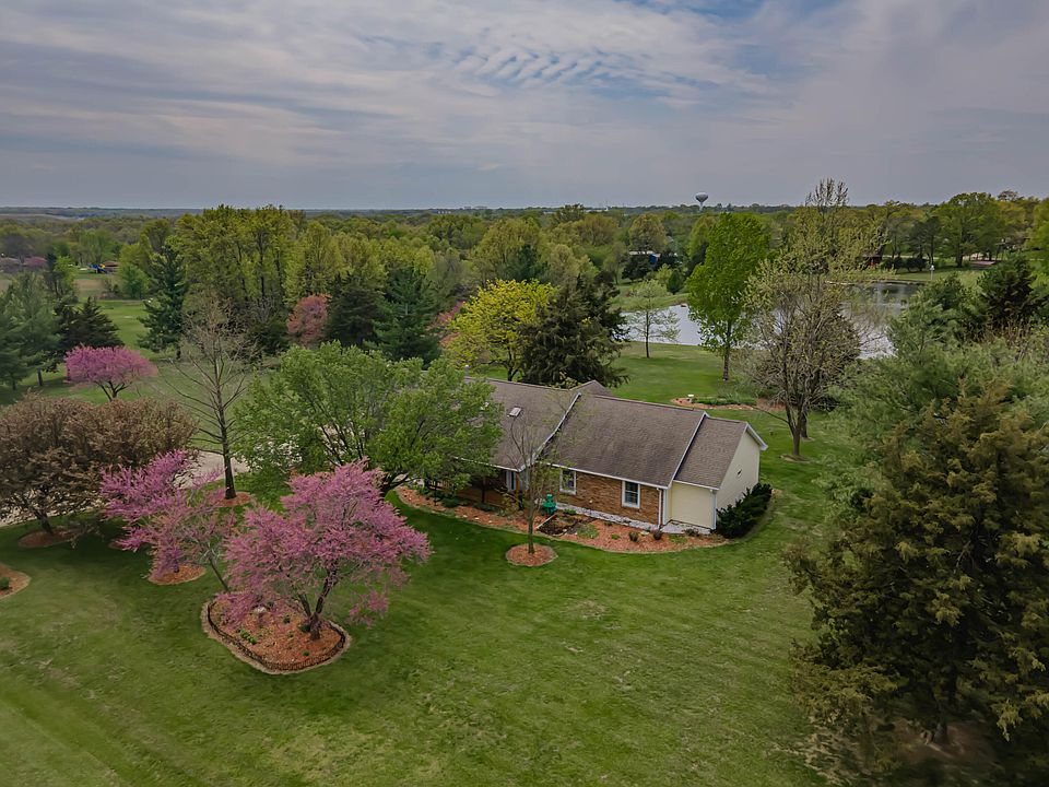 1st image of 8143 N Hickory Dr