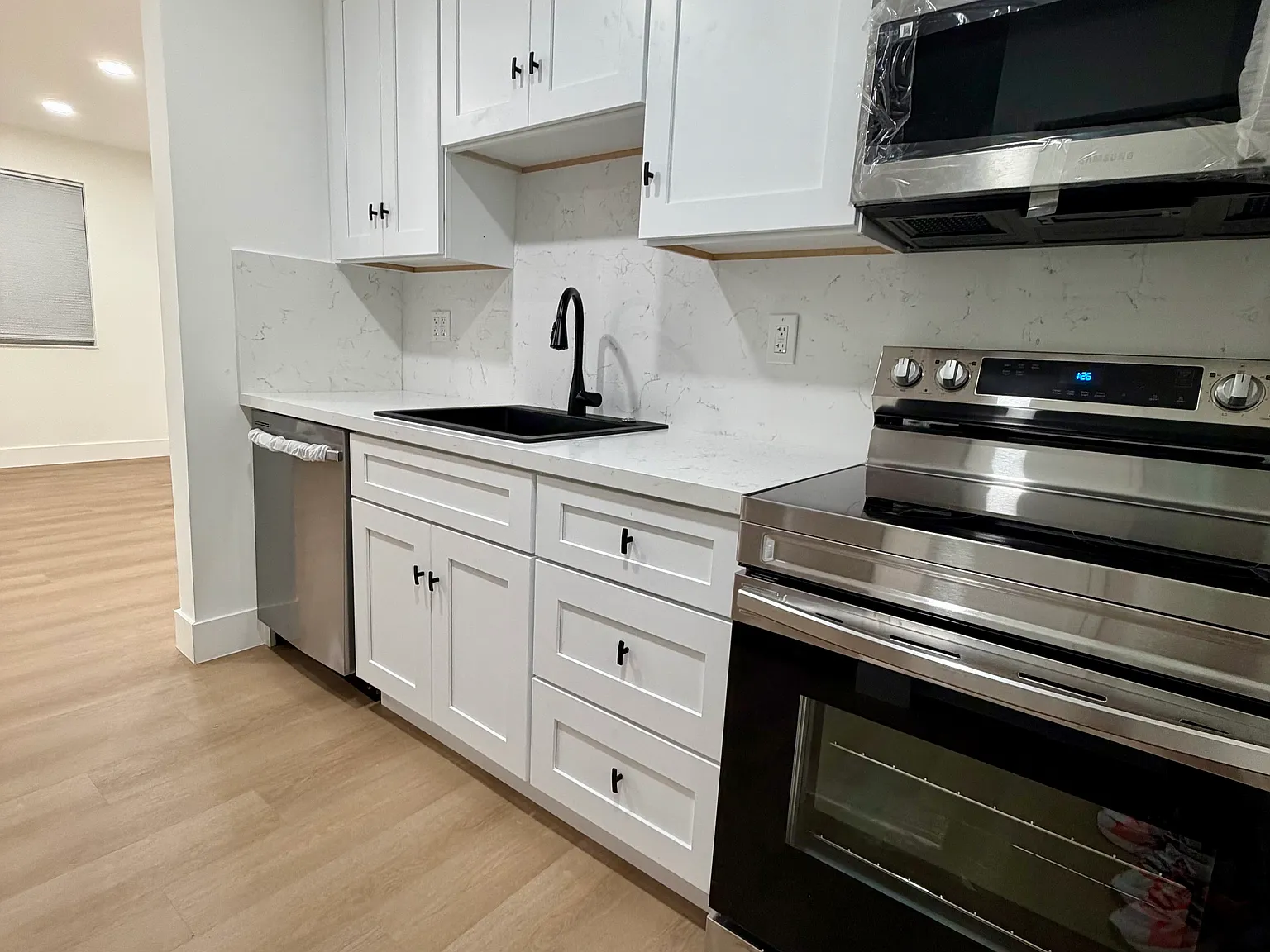 2 bed, 650 sqft, $2,400 — Photo 1