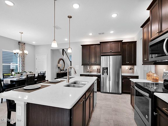 5th image of 81 LINDENWOOD Place