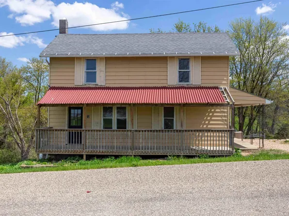 52 N Main St, Zwingle, IA 52079