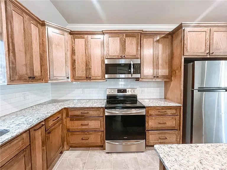 1052 Hampton St — Photo 4
