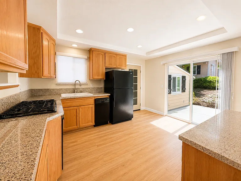 38034 Stenhammer Dr — Photo 2