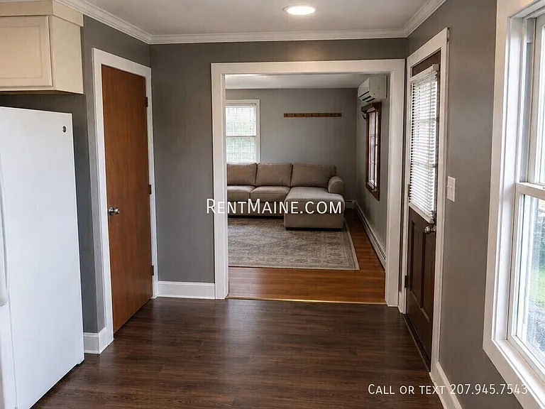 676 College Ave — Photo 4