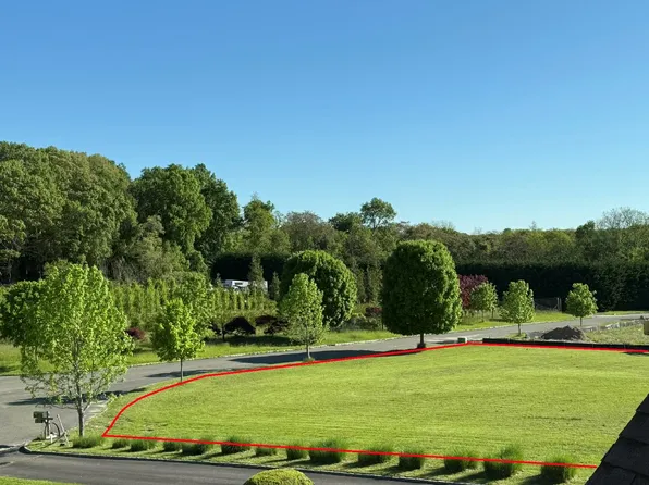 8 Lois Lane, Southampton, NY 11968