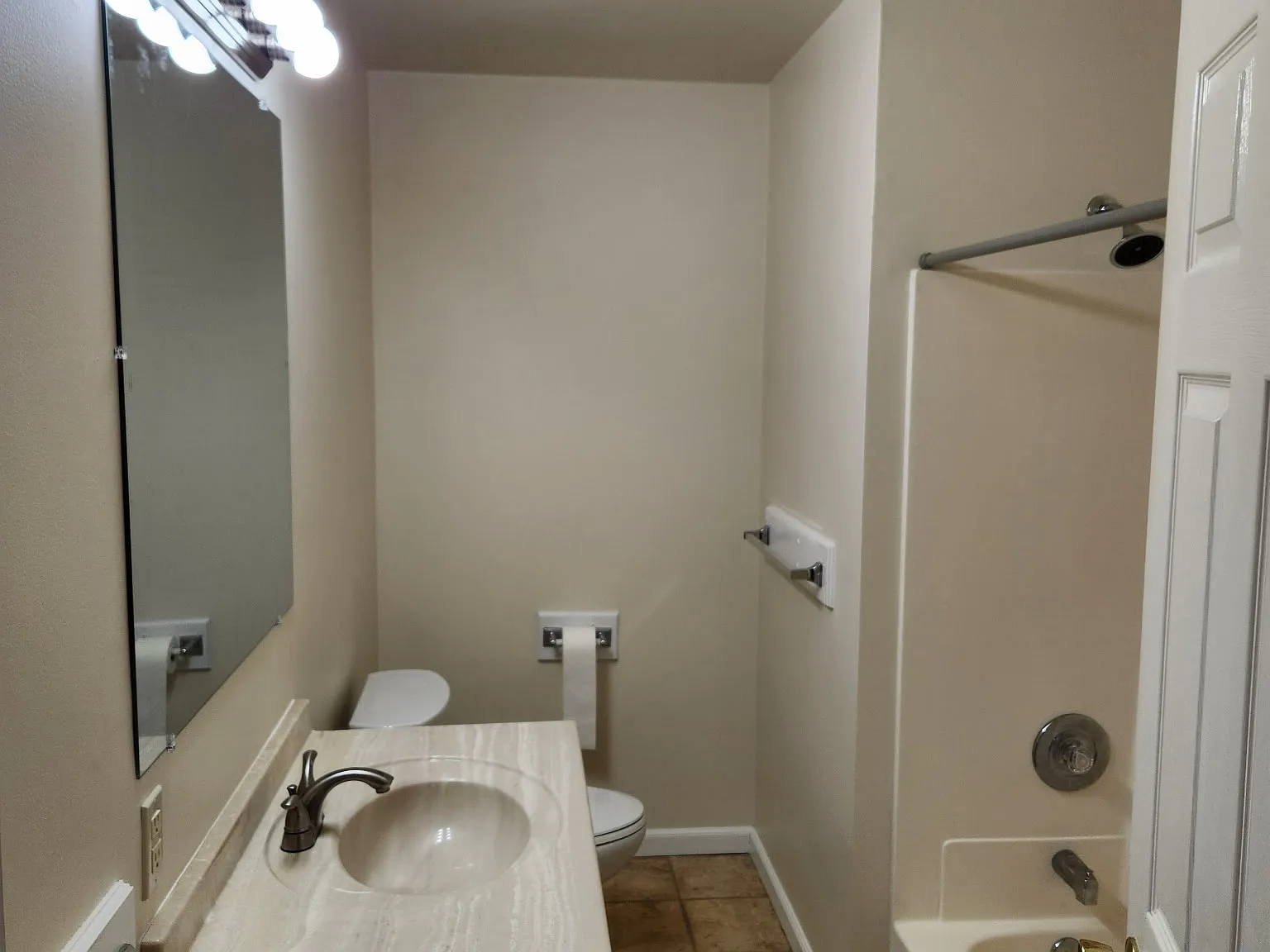 3 bed, 1232 sqft, $1,825 — Photo 1