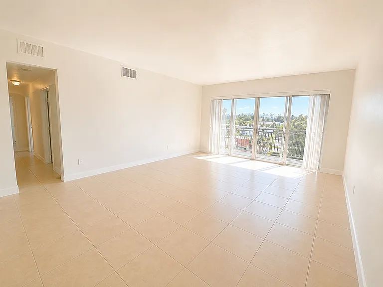 1735 Dewey St #909 — Photo 6