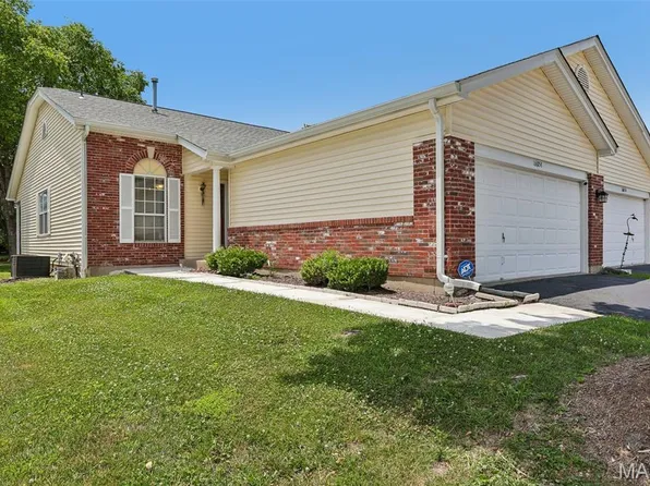 16054 Rose Wreath Ln, Florissant, MO 63034