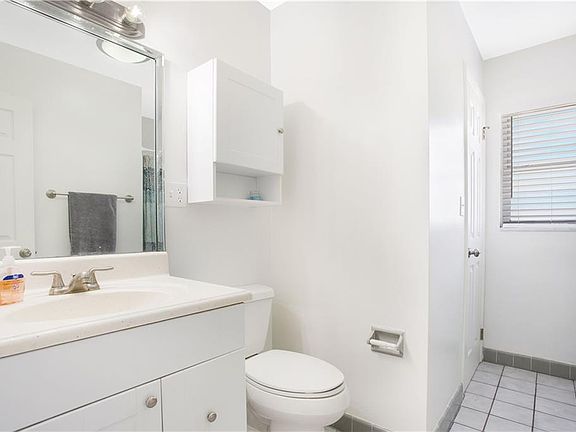 3rd image of 504 Elm Dr