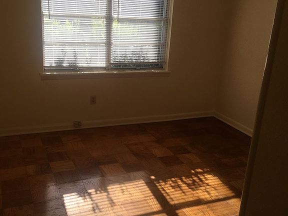 4th image of 8943 Hilton Dr