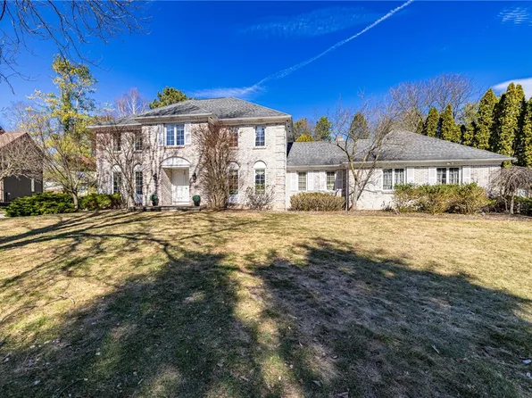 4 Le Pere Dr, Pittsford, NY 14534