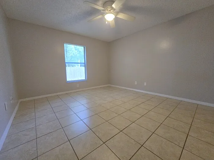 1423 Montana Ave — Photo 12