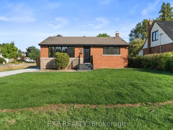 686 Wickens Ave, Burlington, ON L7T 3T2