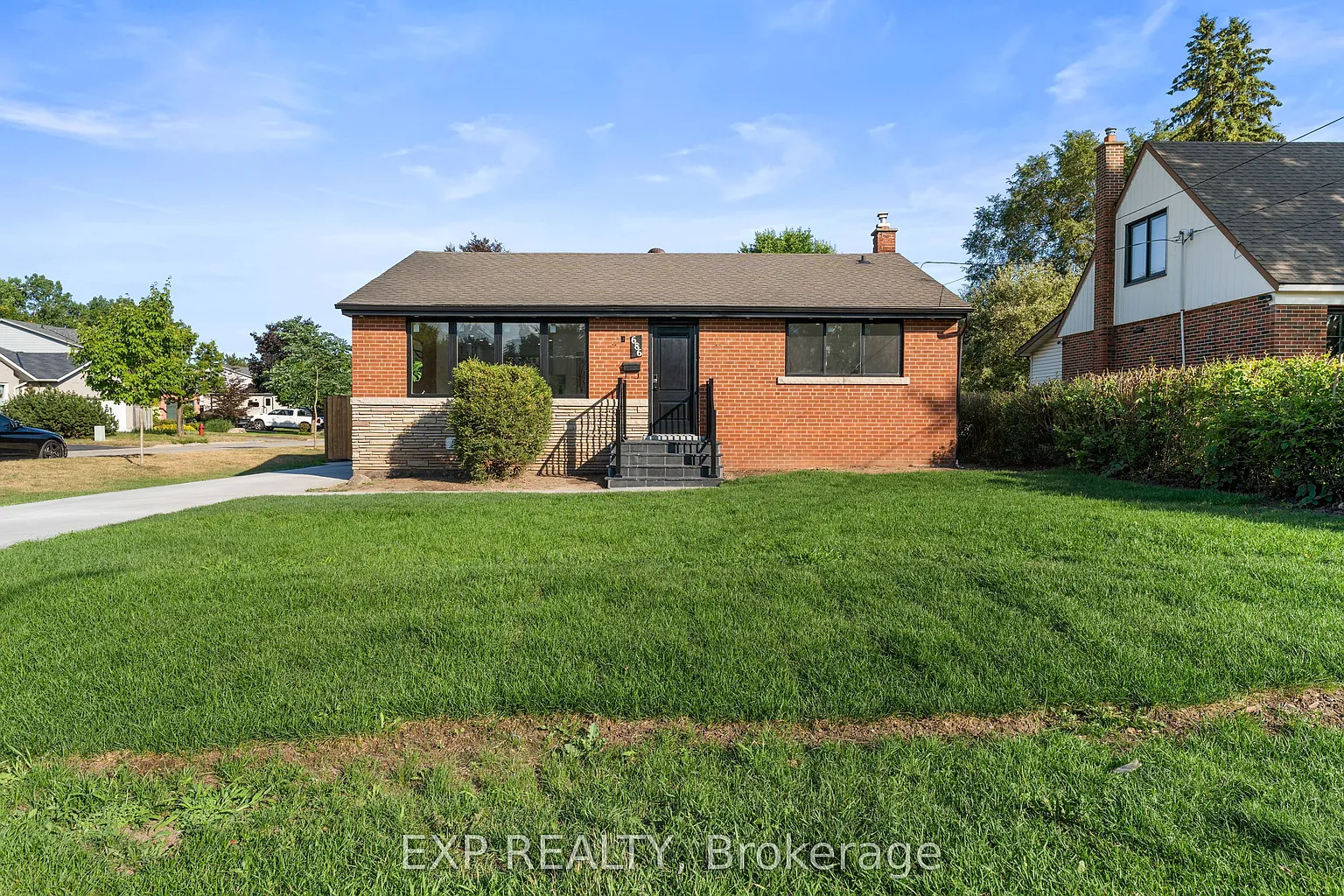 686 Wickens Ave photo 1