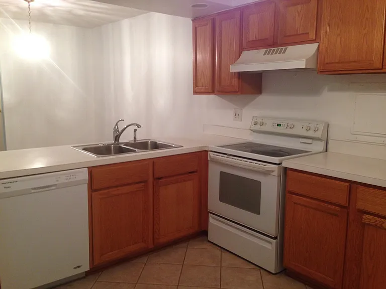 4424 Euclid Ave #1D — Photo 2