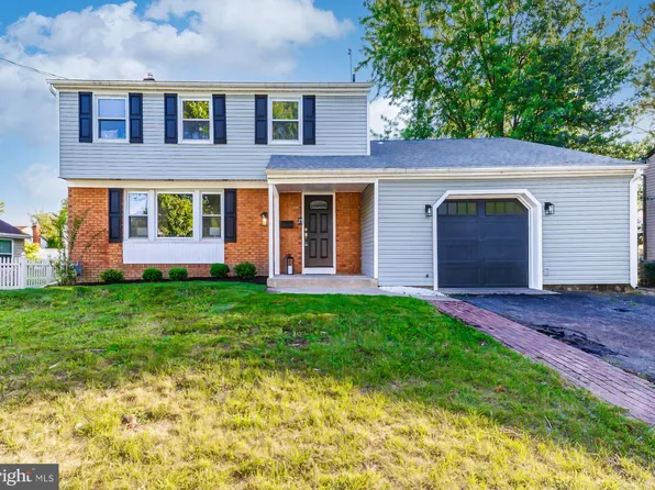 27 Lantern Ln, Cherry Hill, NJ 08002