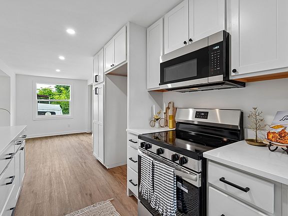 4th image of 711 Elissa Dr