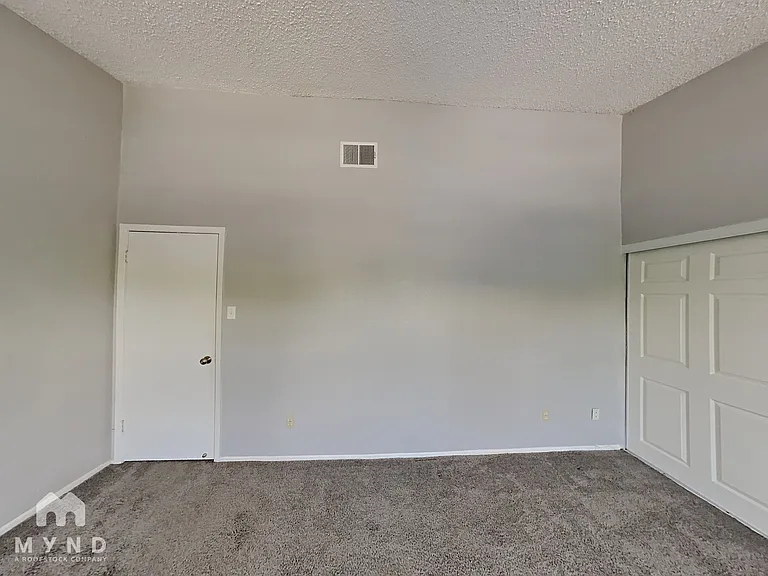4714 Crested Rock Dr — Photo 29