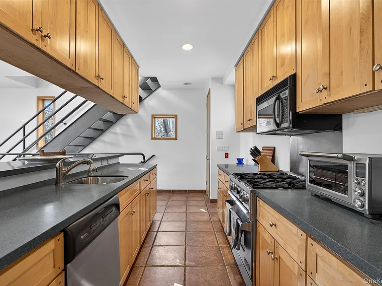 428 Harbor Rd #C — Photo 11