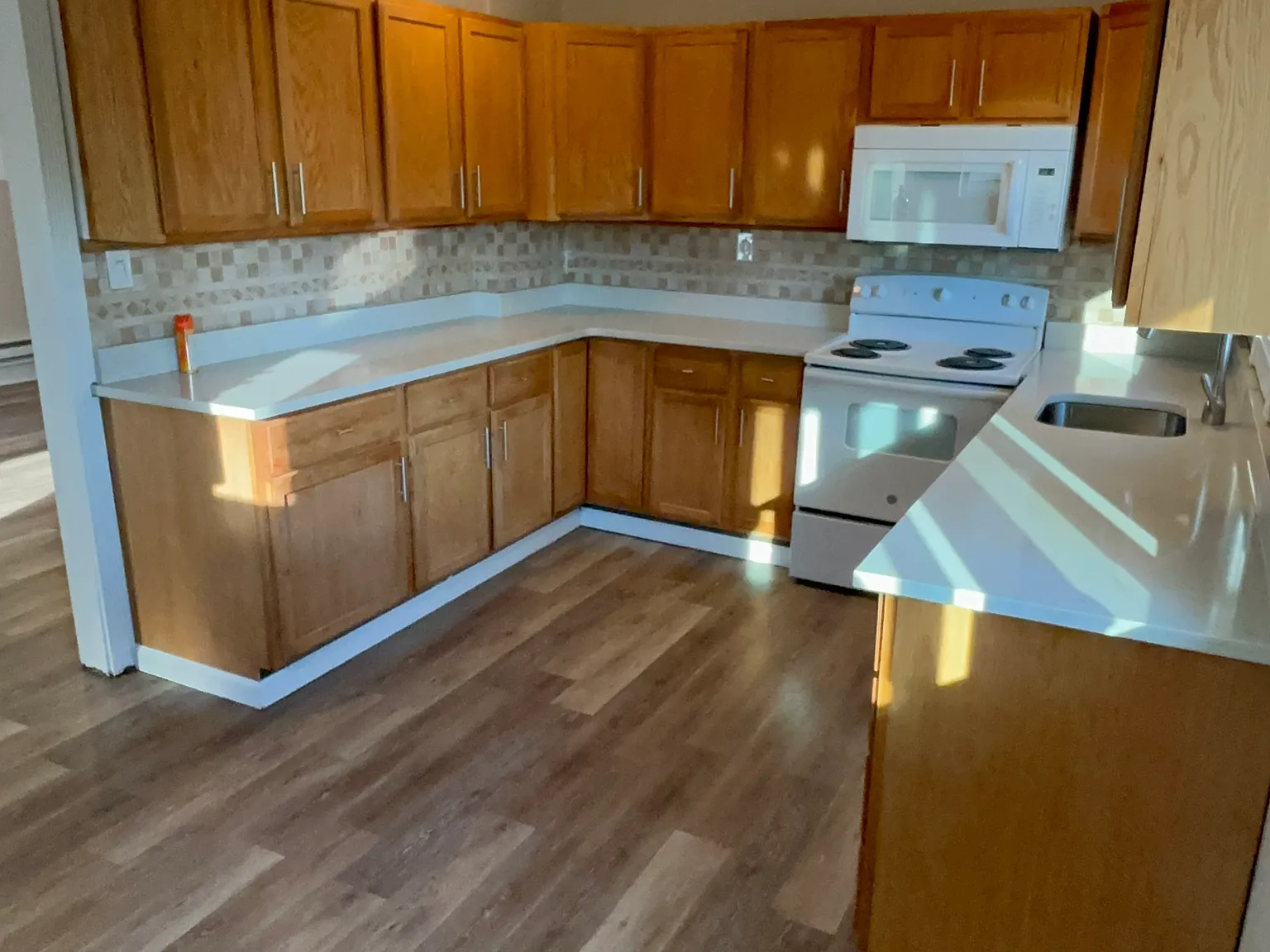 5 bed, 1597 sqft, $3,450 — Photo 4