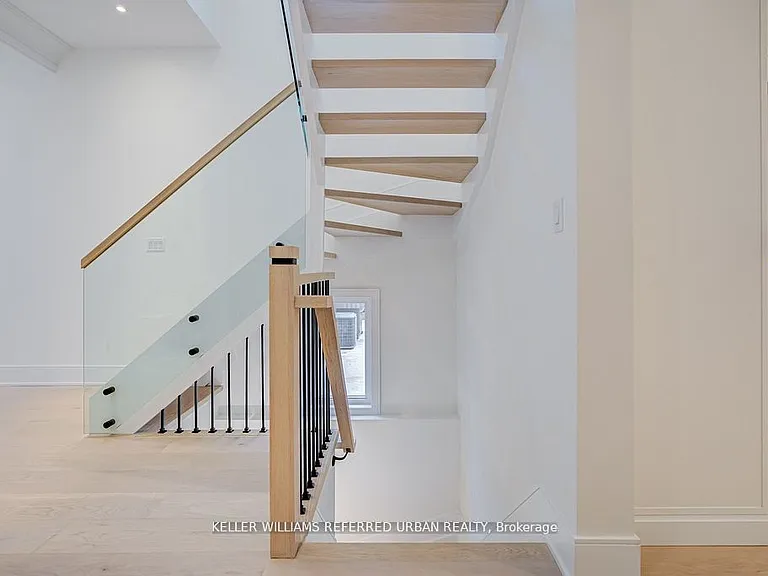 16 A Maple Ave N — Photo 34