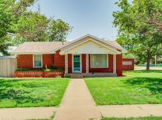 1055 W Lynn St, Slaton, TX 79364