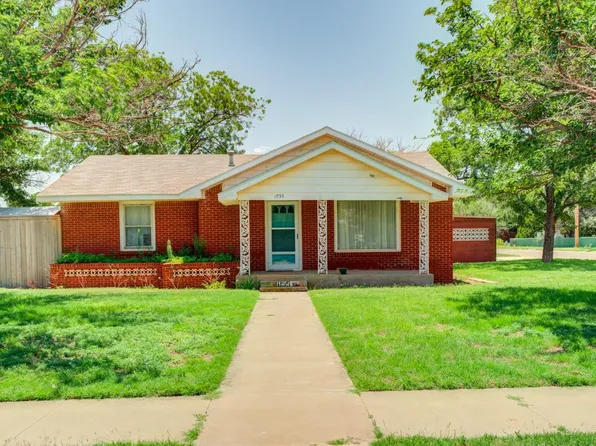 1055 W Lynn St, Slaton, TX 79364