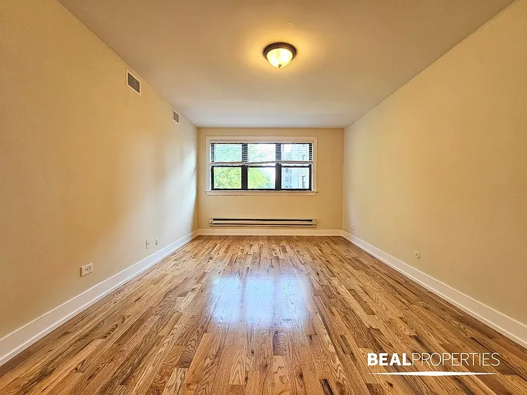 555 W Arlington Pl — Photo 4