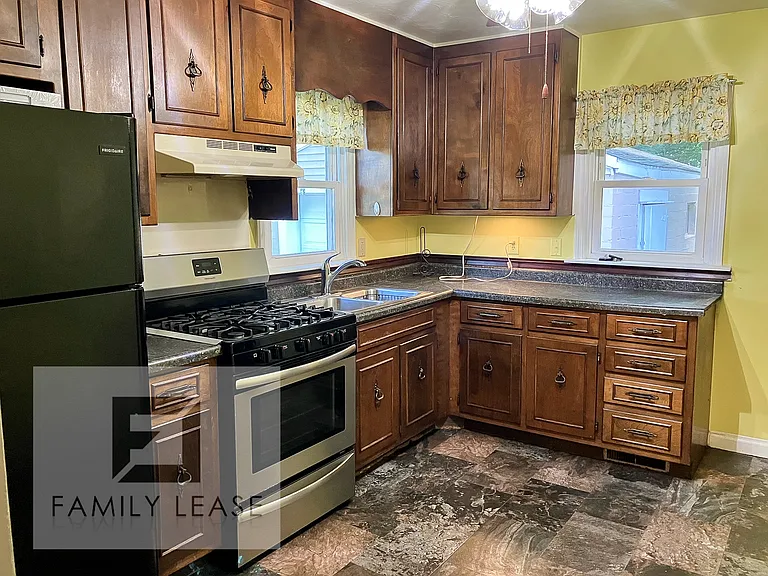 2985 E Division St — Photo 6