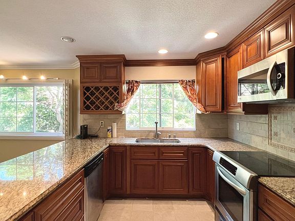 2nd image of 4030 Porte De Palmas Unit 36