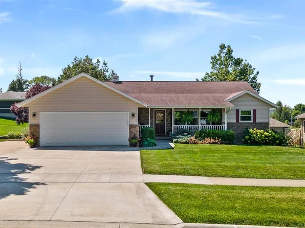 1206 12th Pl, Kalona, IA 52247